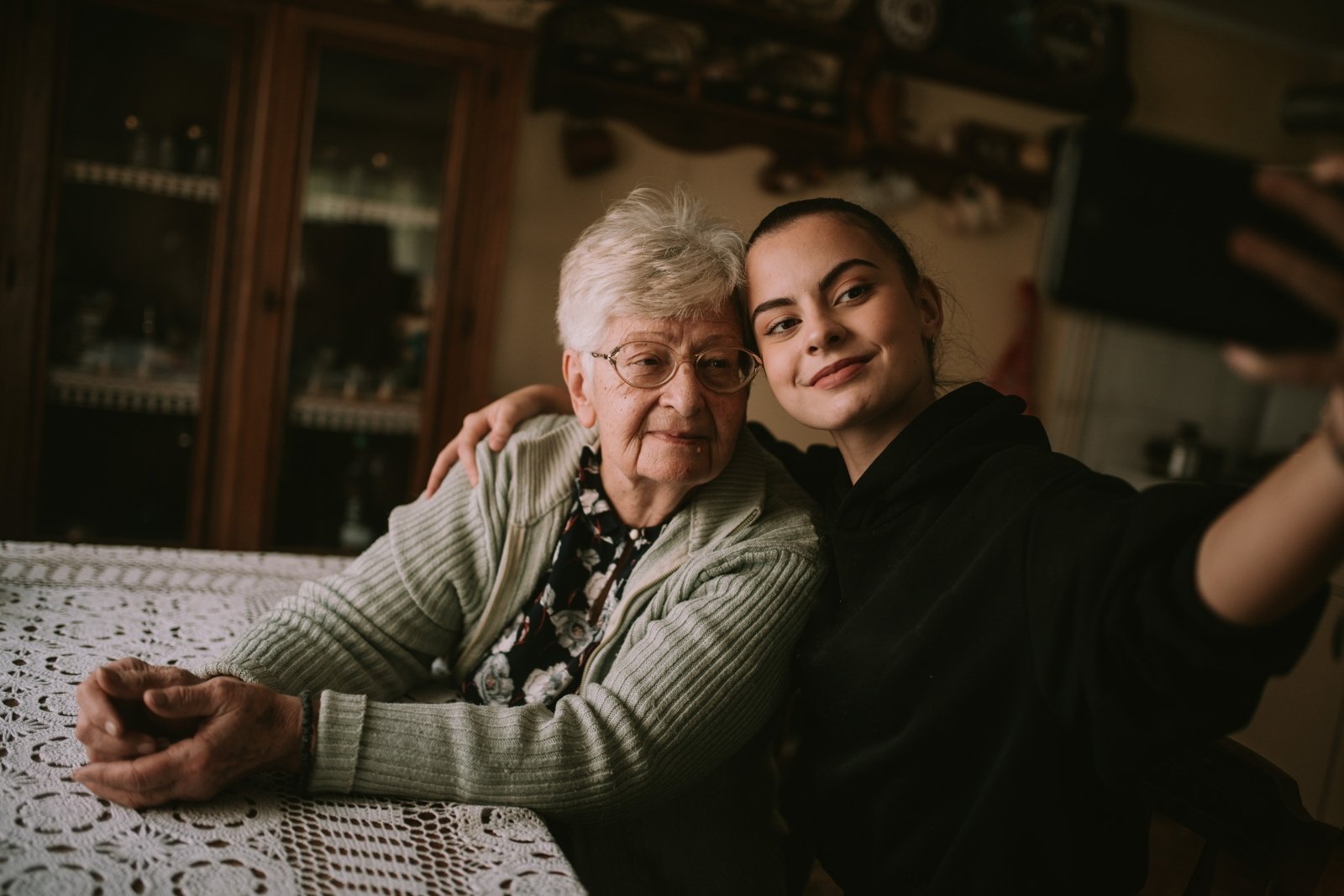 En litauisk kvinne som tar seg av besteforeldrene sine i Norge fant en uventet gjenstand i et hus: det mest interessante er at den gamle damen hadde det