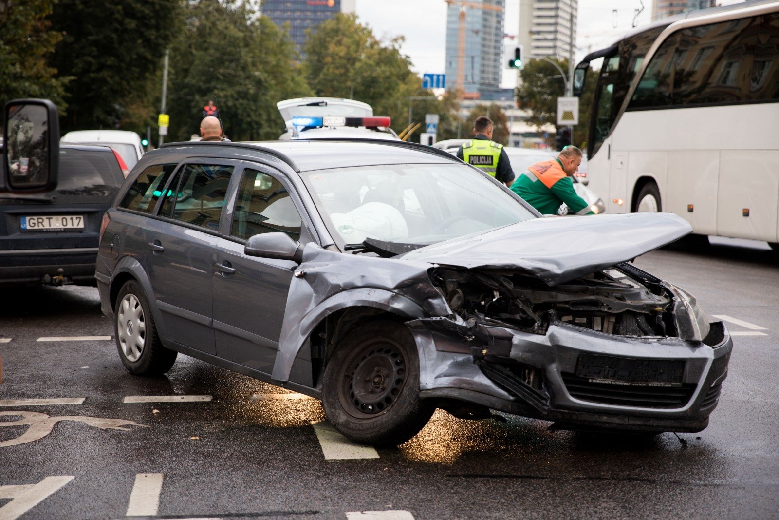 Ankstų rytą Vilniuje susidūrė du lengvieji automobiliai - DELFI