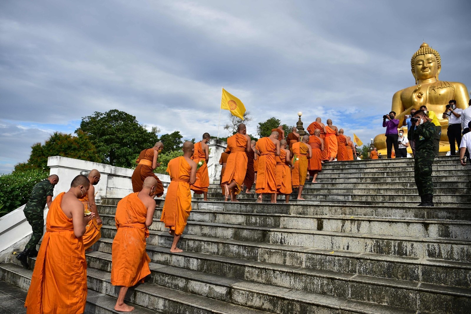 Visi vienos Tailando šventyklos vienuoliai išsiųsti gydytis nuo priklausomybės narkotikams
