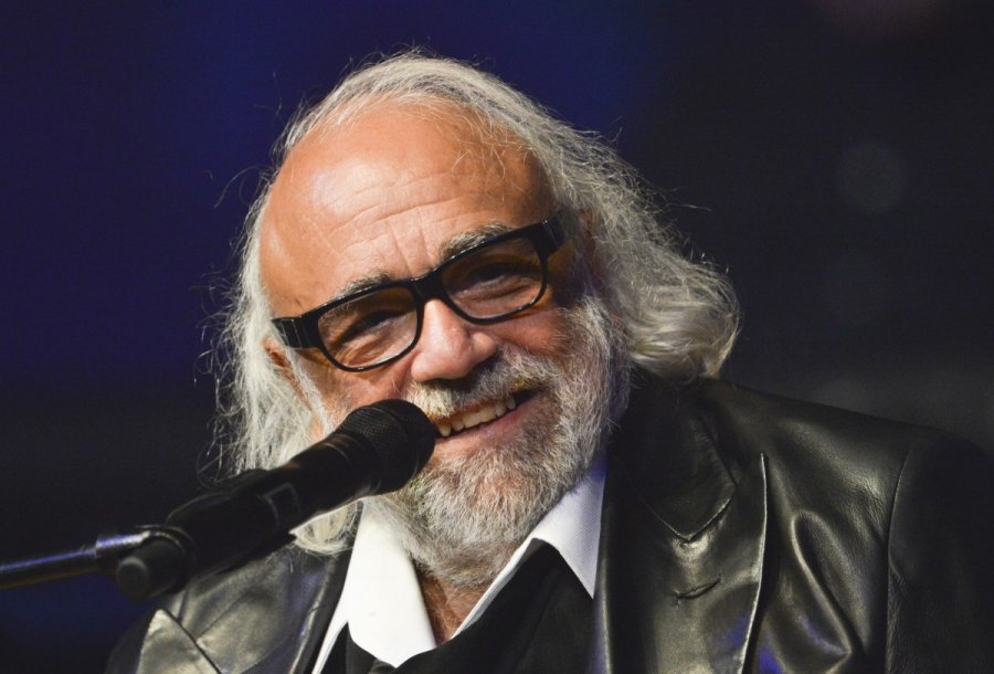 Mirė Dainininkas Demis Roussos Delfi Veidai