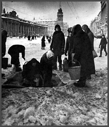 Бомбежка ленинграда в блокаду фото