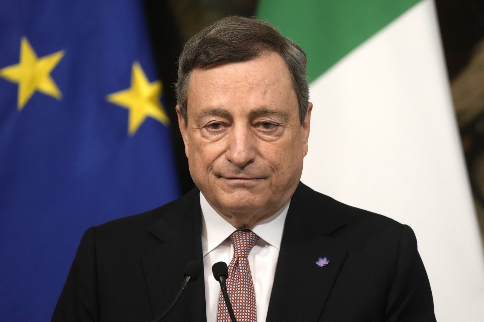 In parlamento si deciderà la sorte del presidente del Consiglio Draghi
