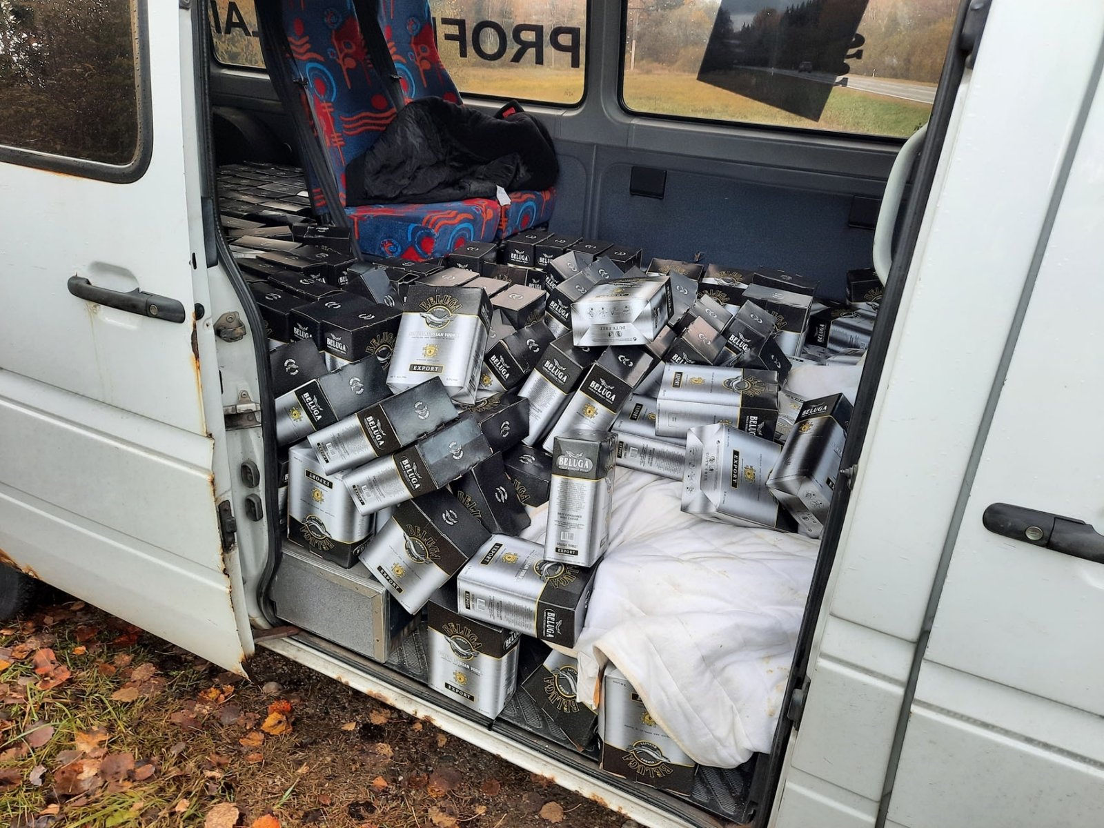 Klaipeda customs officers detained a minibus carrying a ton of Russian vodka