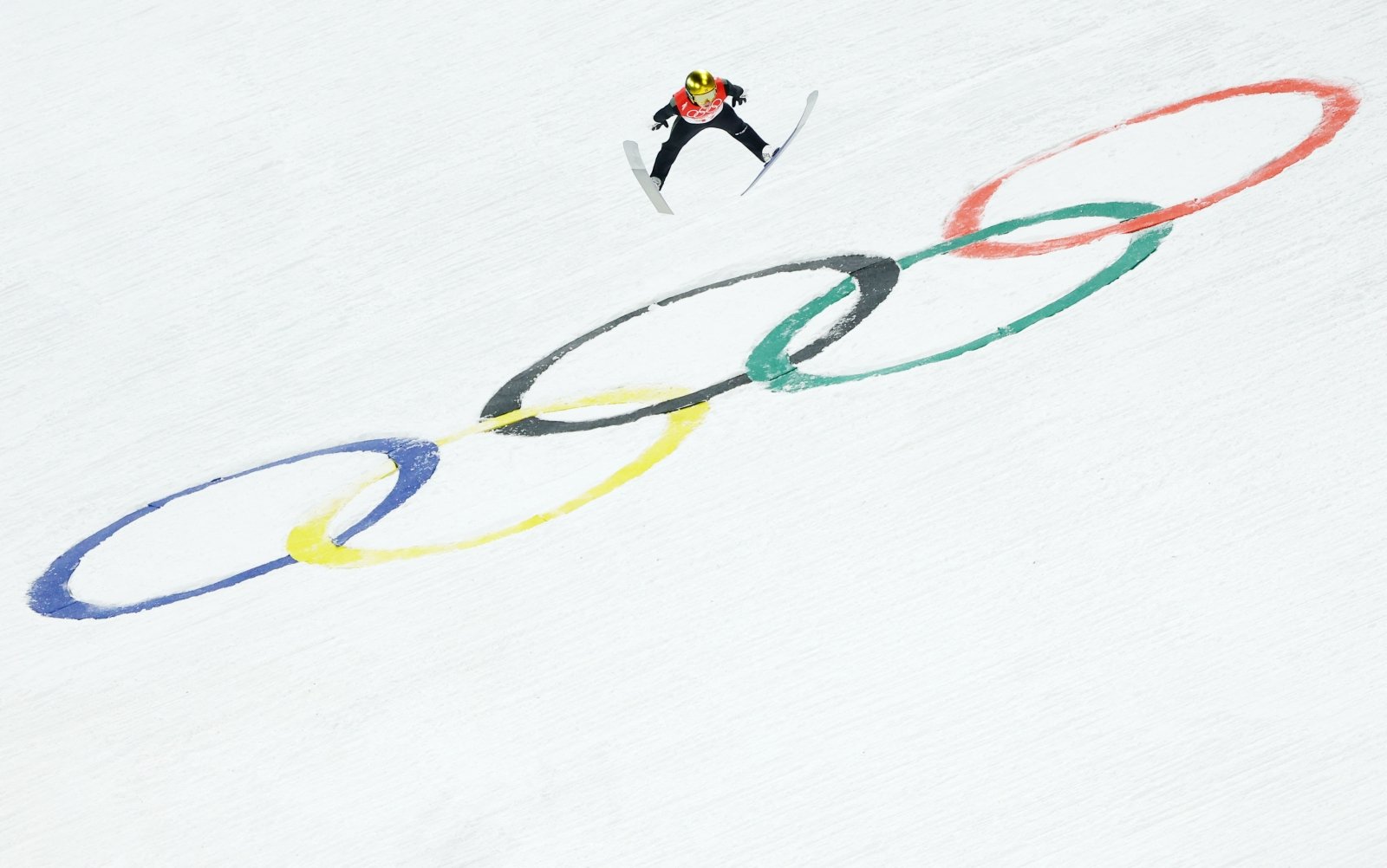 Norge tok ledere i Beijing Games på en 140 meter flytur