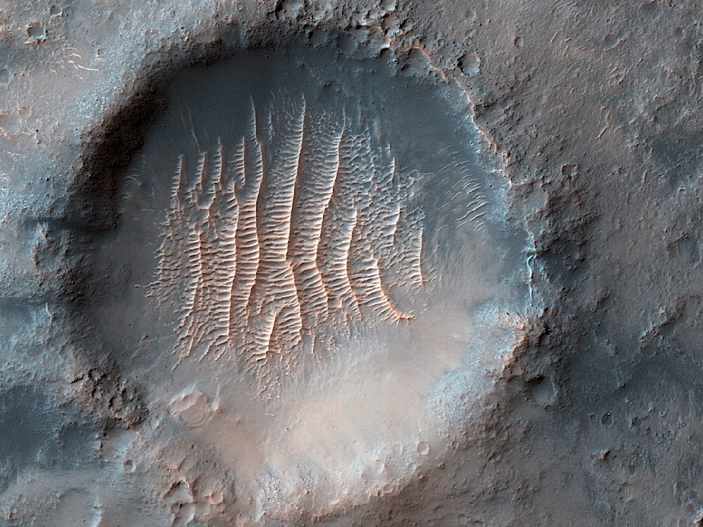 NASA har levert nye bilder fra Mars: På overflaten av planeten har en romsonde fanget imponerende strukturer