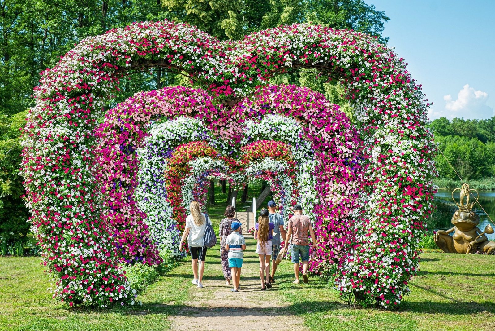 Otwierający się w ten weekend największy letni festiwal kwiatów zachwyci Cię utopijną obfitością kwiatów, kolorów i zabawy