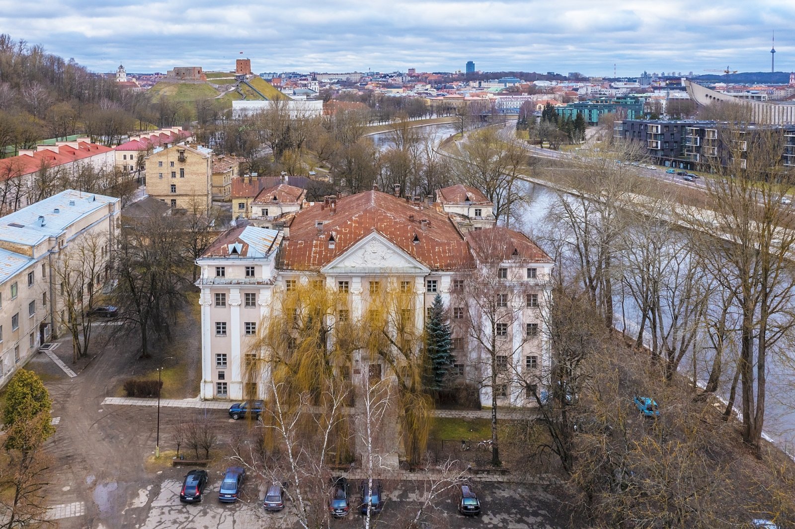 The famous real estate object in the very center of Vilnius is for sale at the auction: the buyer will have the opportunity to create a new history of an exclusive building