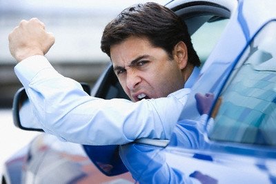 Kultūra šalies keliuose: vairuotojai mirksi šviesomis ir burnoja, o vėliau tikisi, kad juos praleis